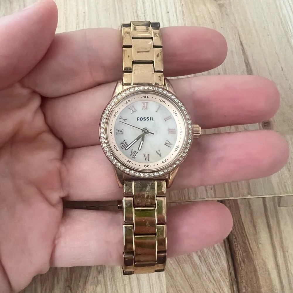 Fossil ladies rose gold tone dress watch NEW BATTERY